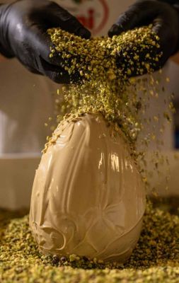 Uovo di Pasqua Artigianale al Pistacchio con Granella